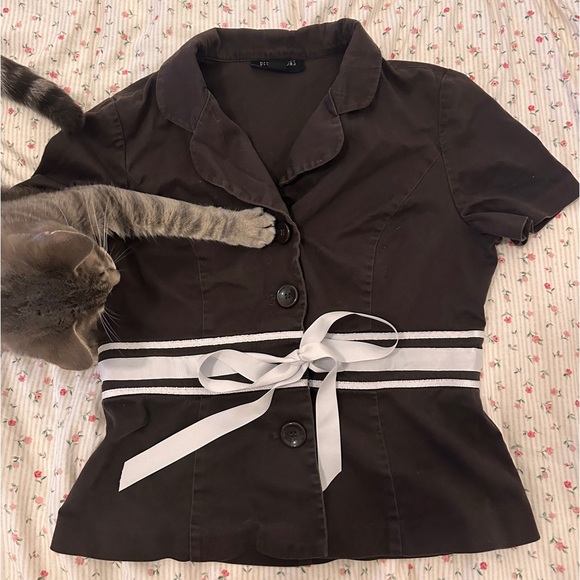 vintage perceptions brown and white stripped button down top with a ribbon belt! - Picture 2 of 7